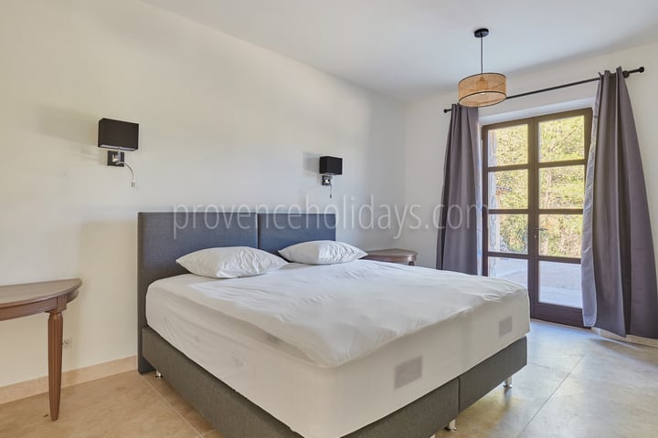 9 - À l\'Ombre de Cézanne: Villa: Bedroom
