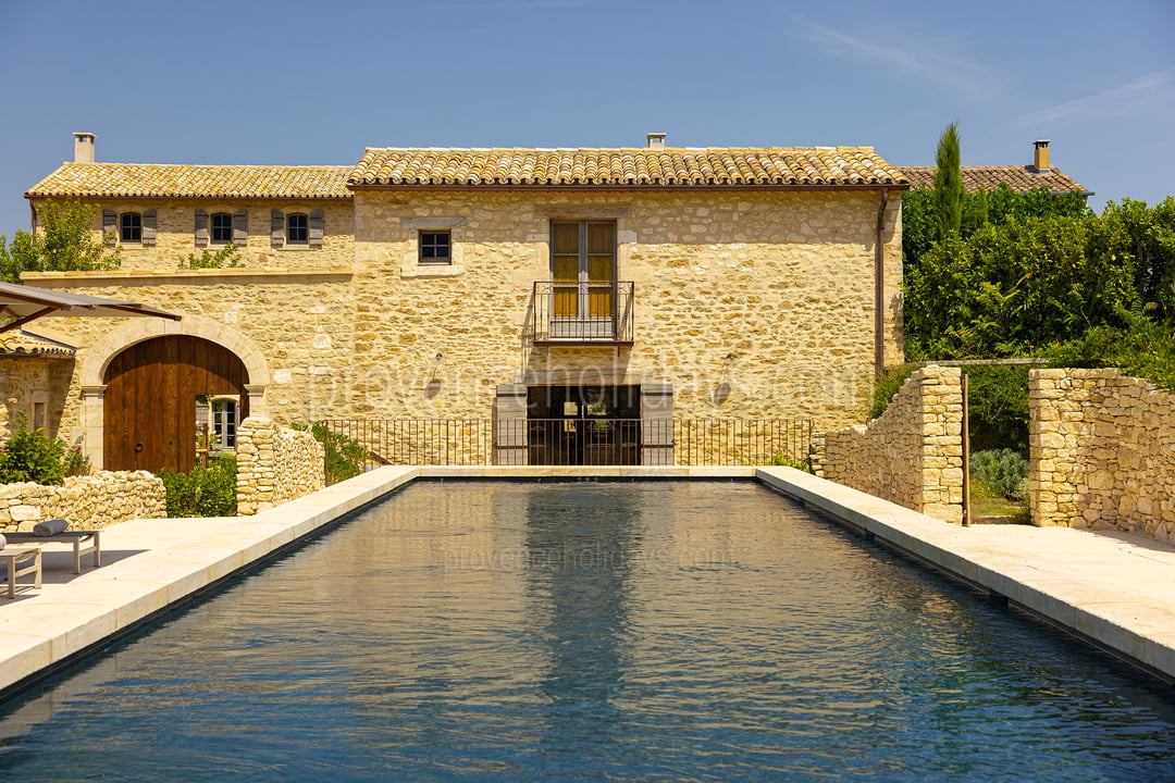 10 - Grand Mas d\'Oppède: Villa: Exterior