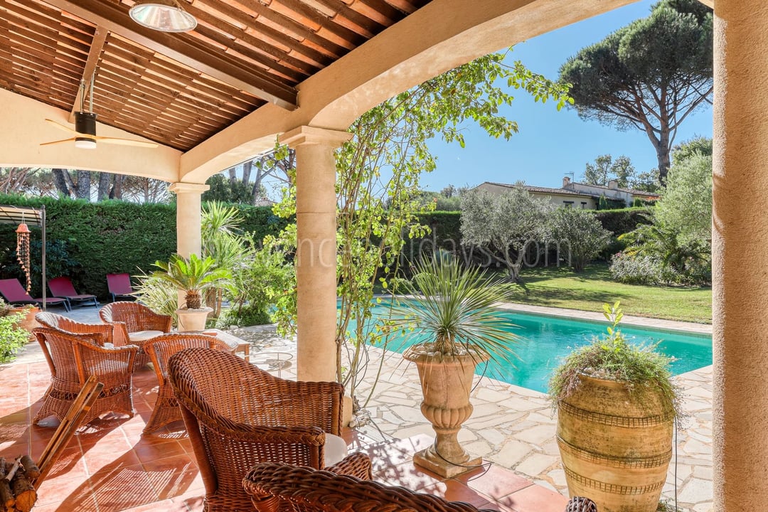 34 - Villa avec maison d’invités à Grimaud: Villa: Pool