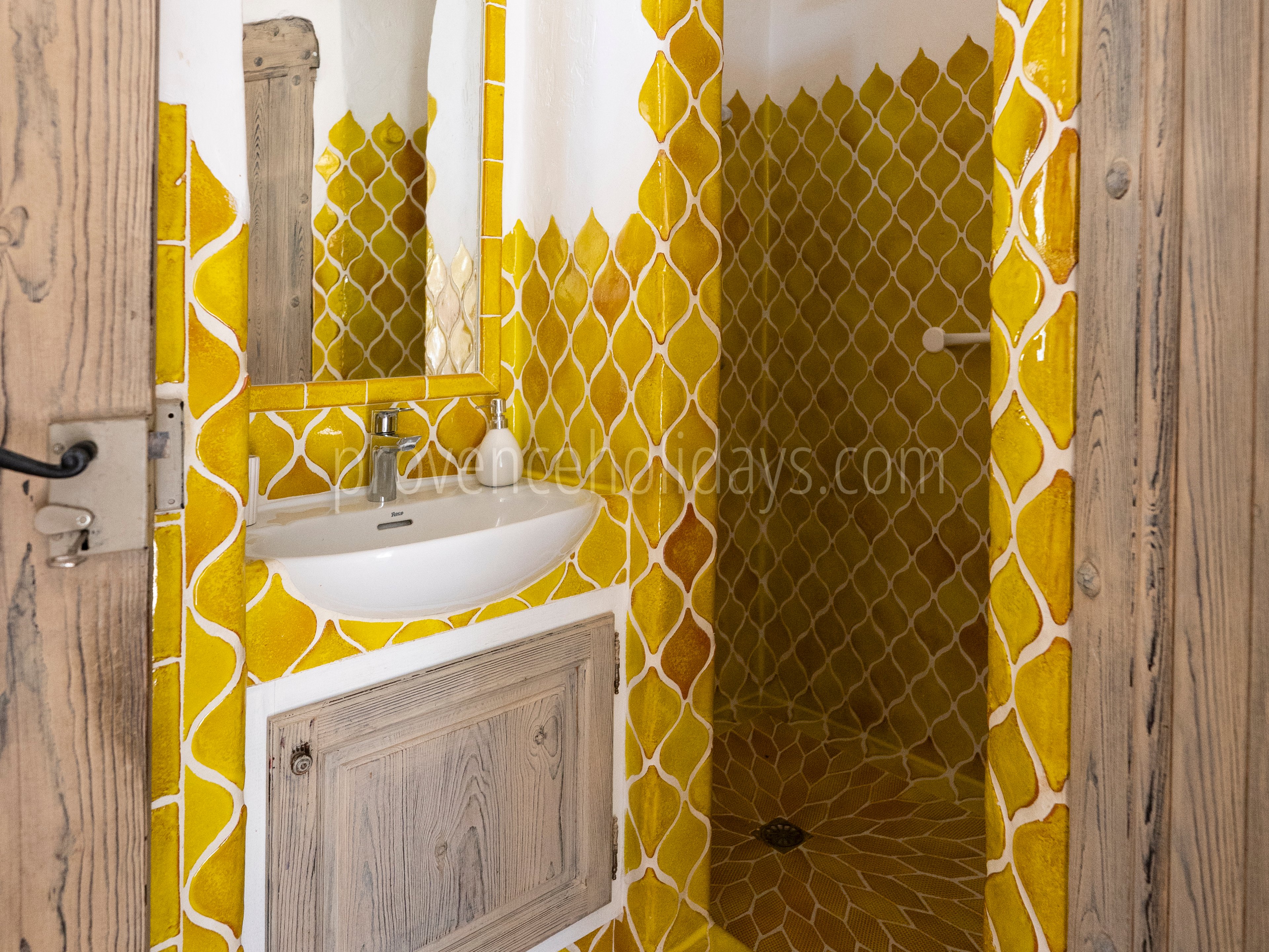 17 - Villa Rose: Villa: Bathroom