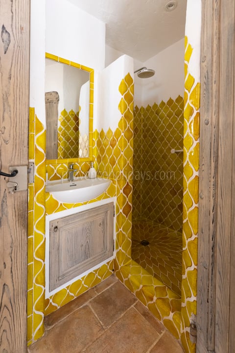 17 - Villa Rose: Villa: Bathroom