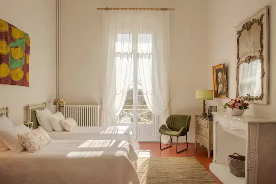 26 - Château de Nîmes: Villa: Bedroom