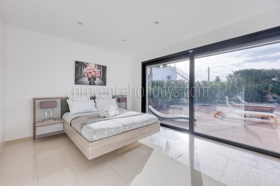 8 - Villa Sea Pearl: Villa: Bedroom