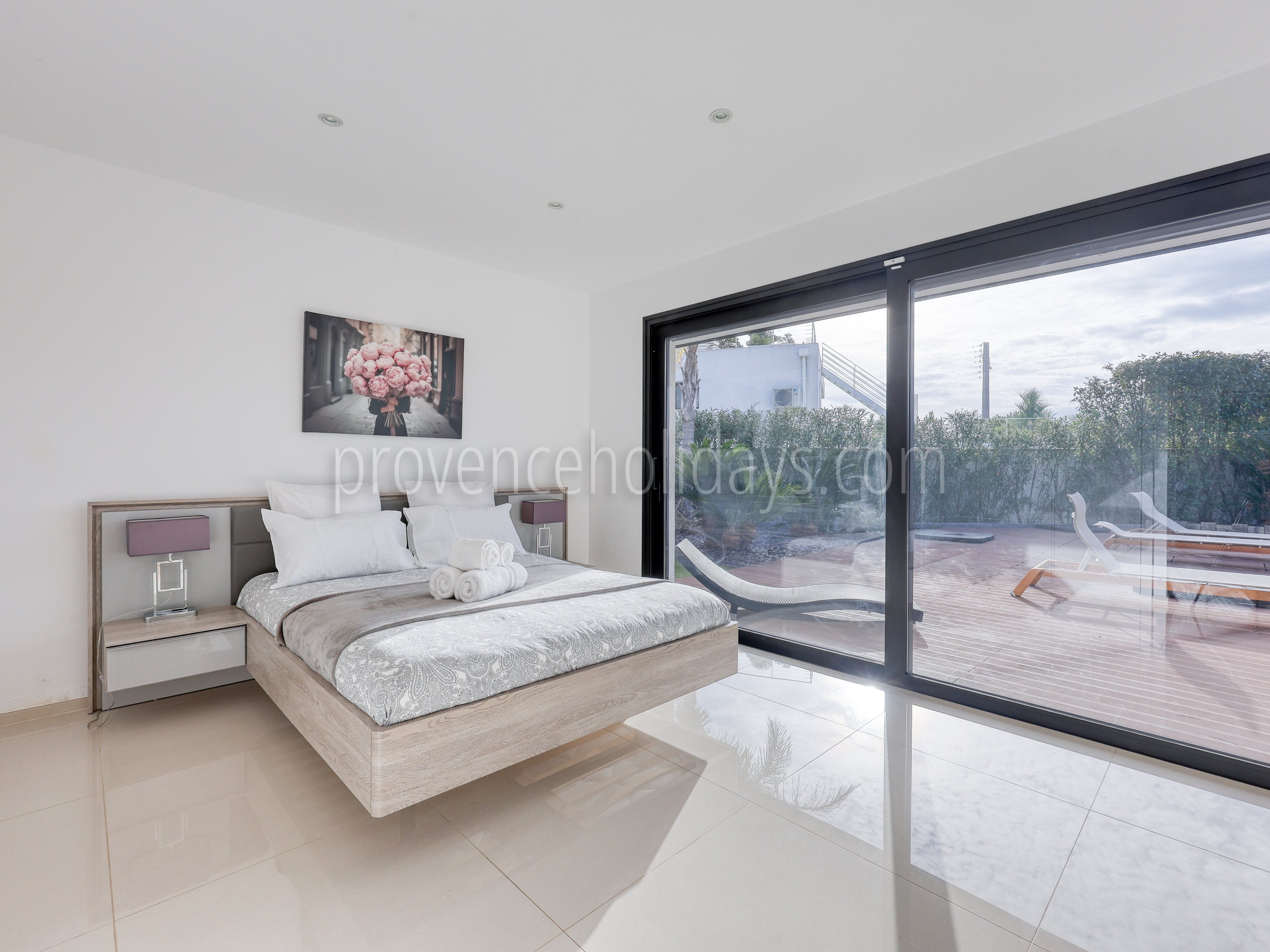 8 - Villa Sea Pearl: Villa: Bedroom