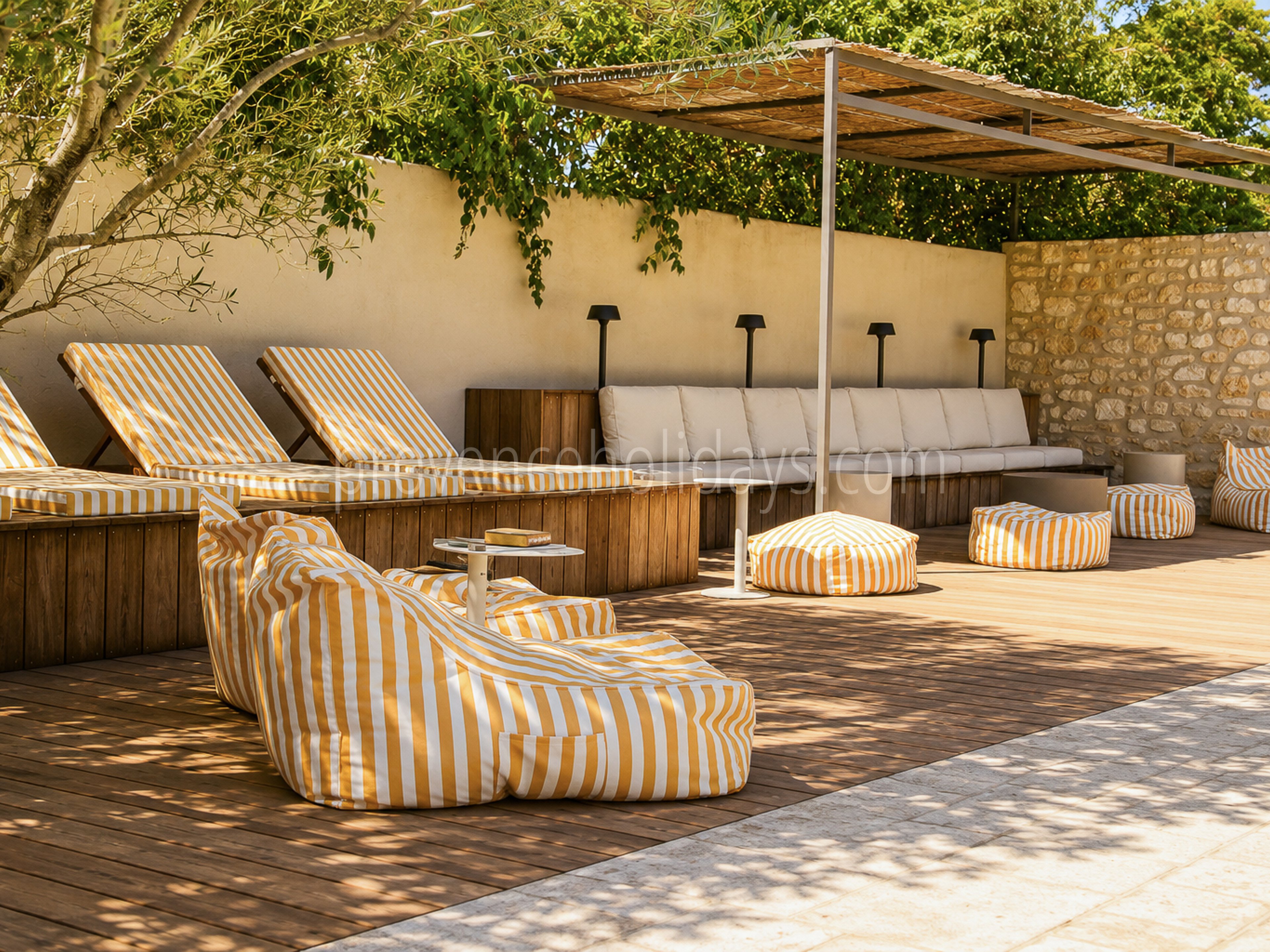 18 - Mas rénové à pied d\'Eygalières: Villa: Pool