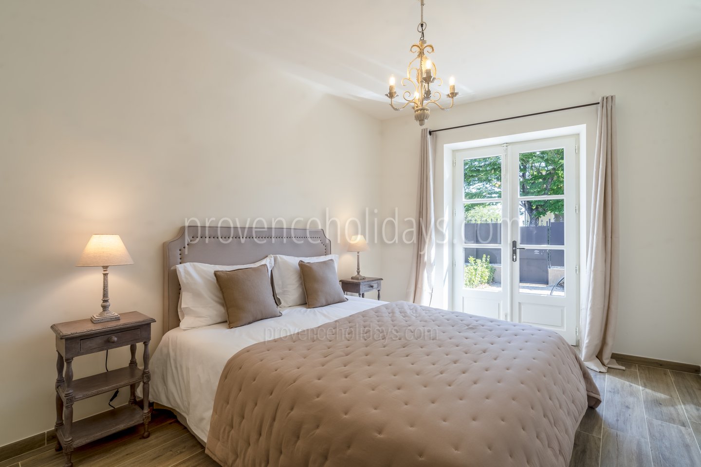 27 - Mas des Amandes: Villa: Bedroom