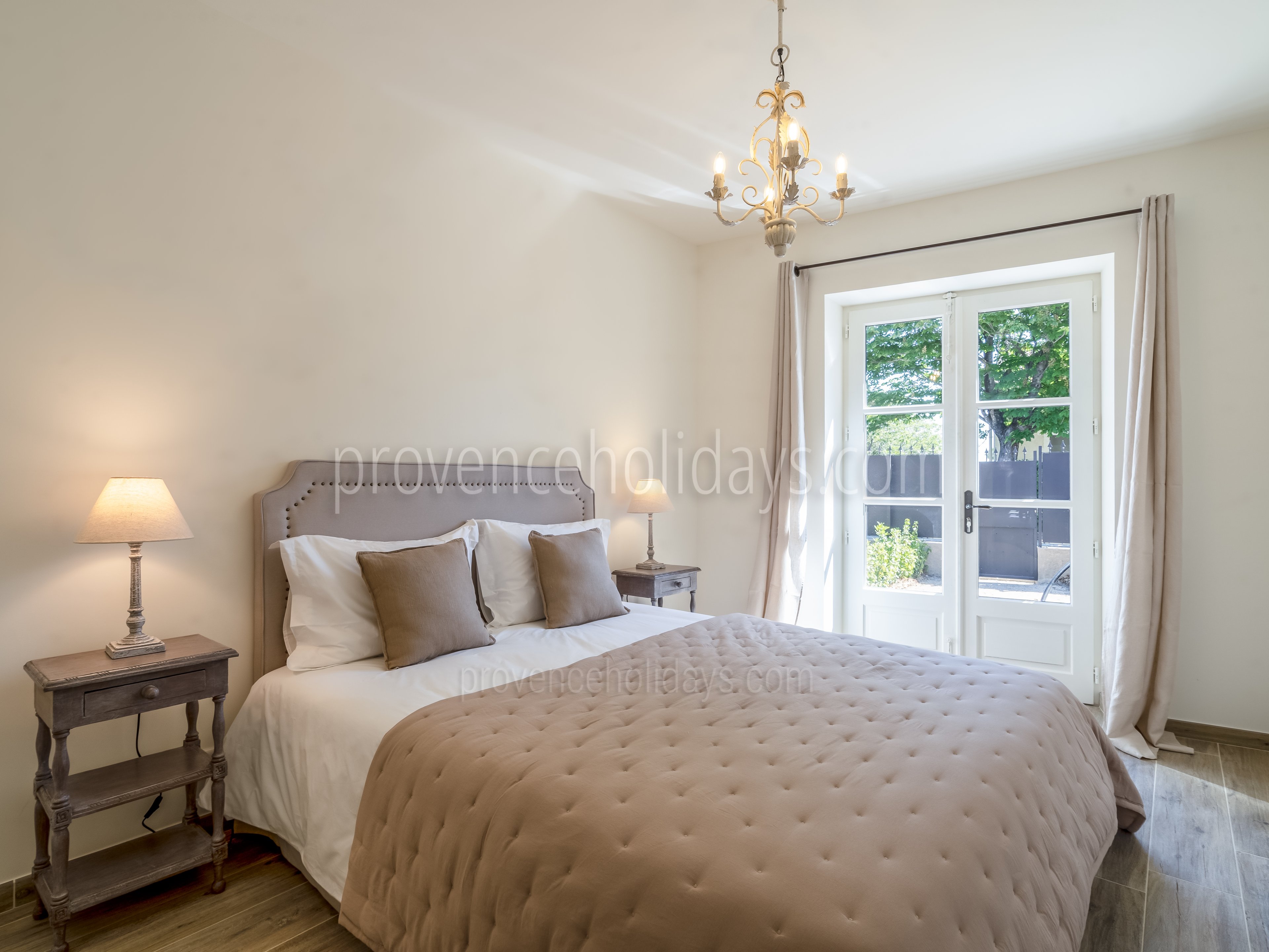 27 - Mas des Amandes: Villa: Bedroom