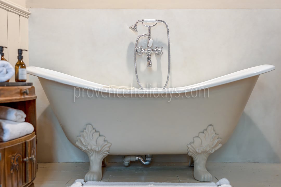 49 - La Bastide du Millénaire: Villa: Bathroom