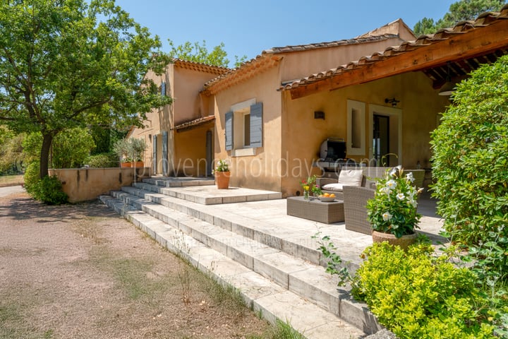 28 - La Maison des Ocres: Villa: Exterior