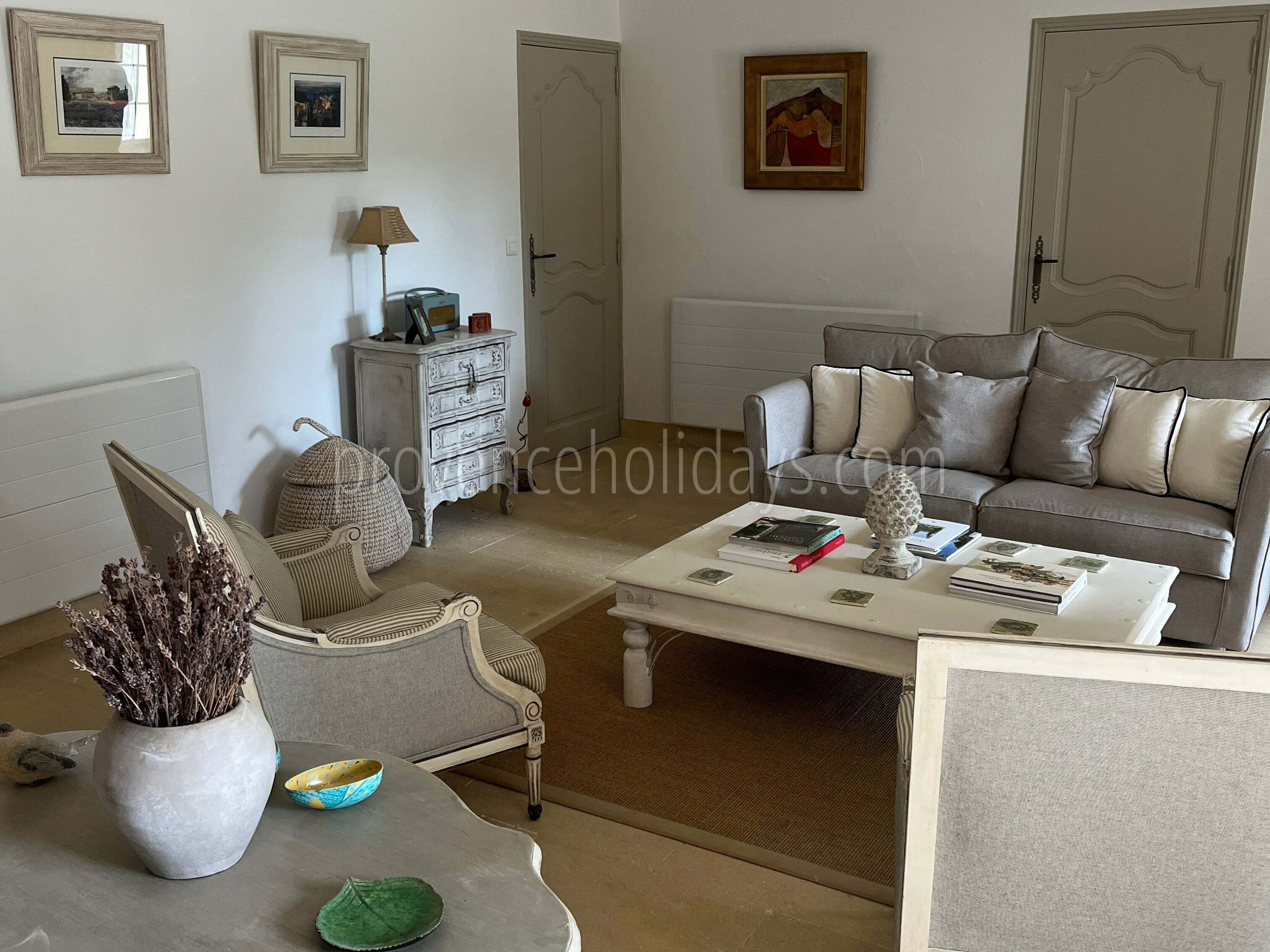 8 - Villa Lacoste: Villa: Interior