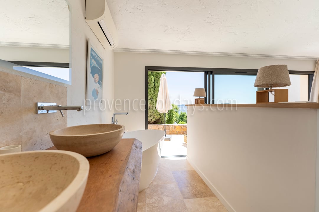 17 - Villa Lagon: Villa: Bathroom