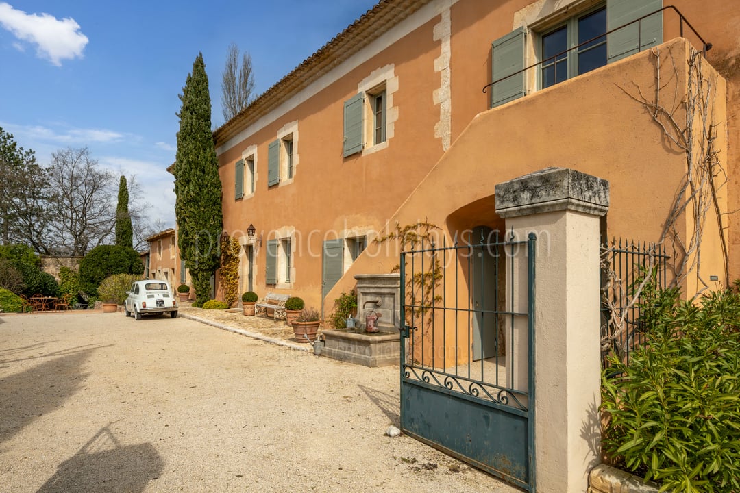 63 - La Bastide Incarnat: Villa: Exterior
