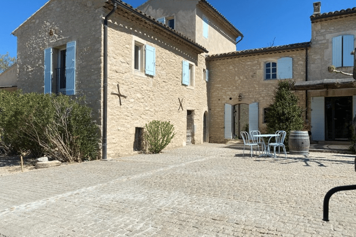 35 - Provence retrouvée: Villa: Exterior