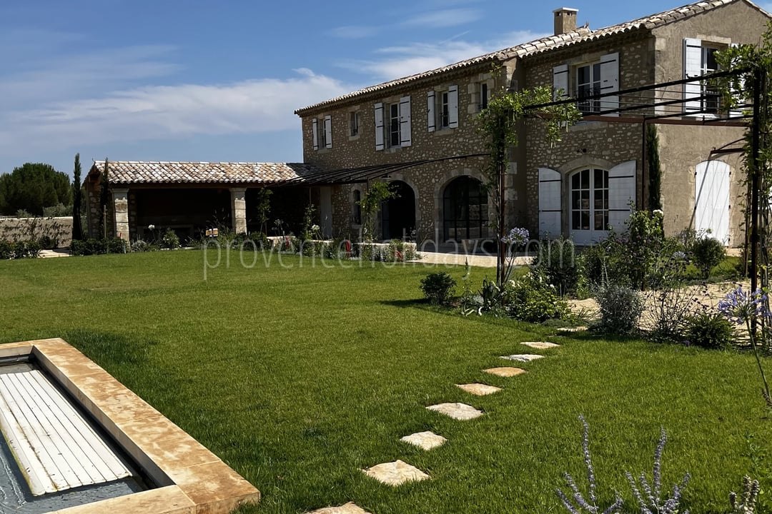 20 - Provençal mas in Eygalières: Villa: Exterior