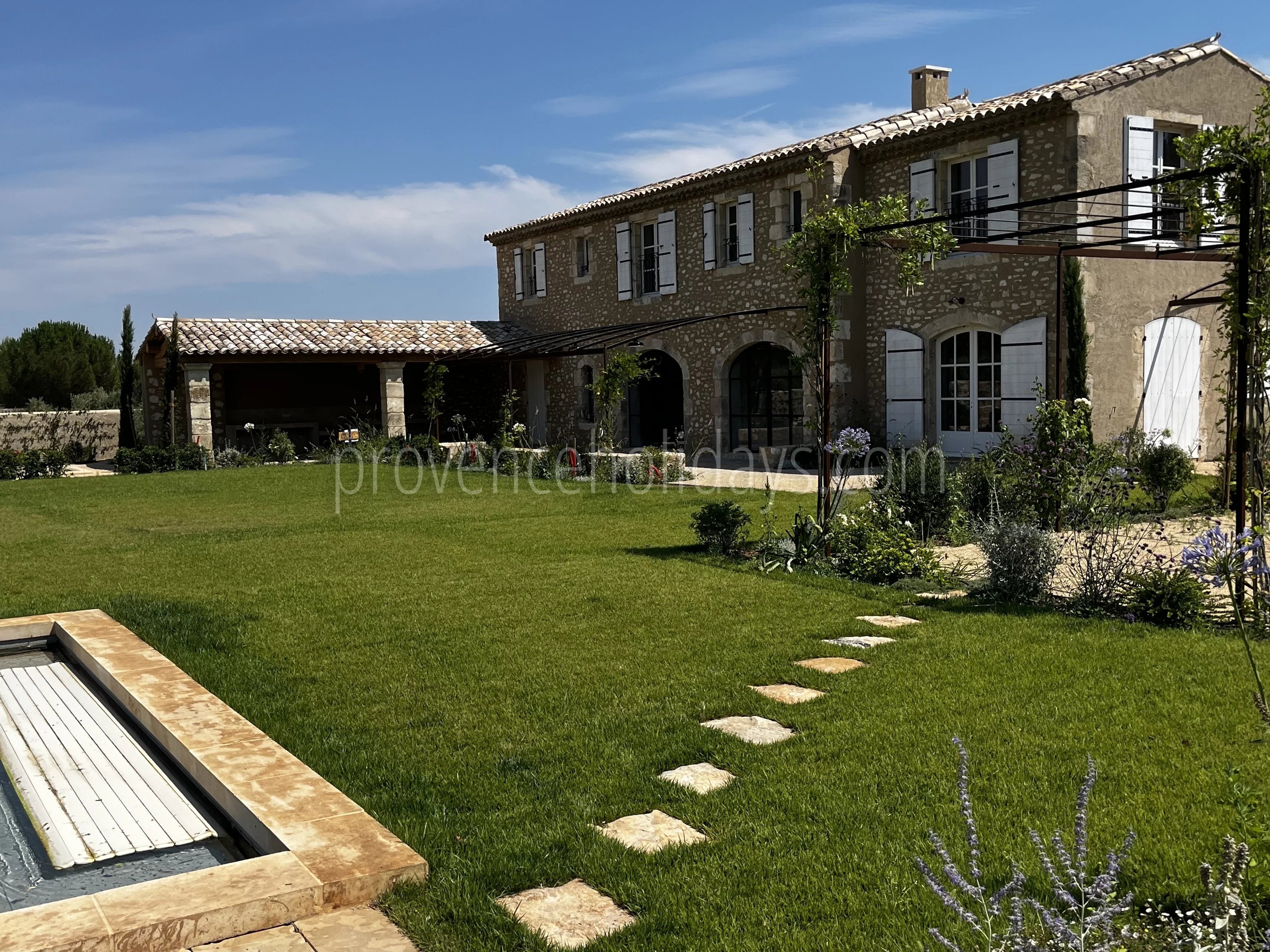 20 - Provençal mas in Eygalières: Villa: Exterior