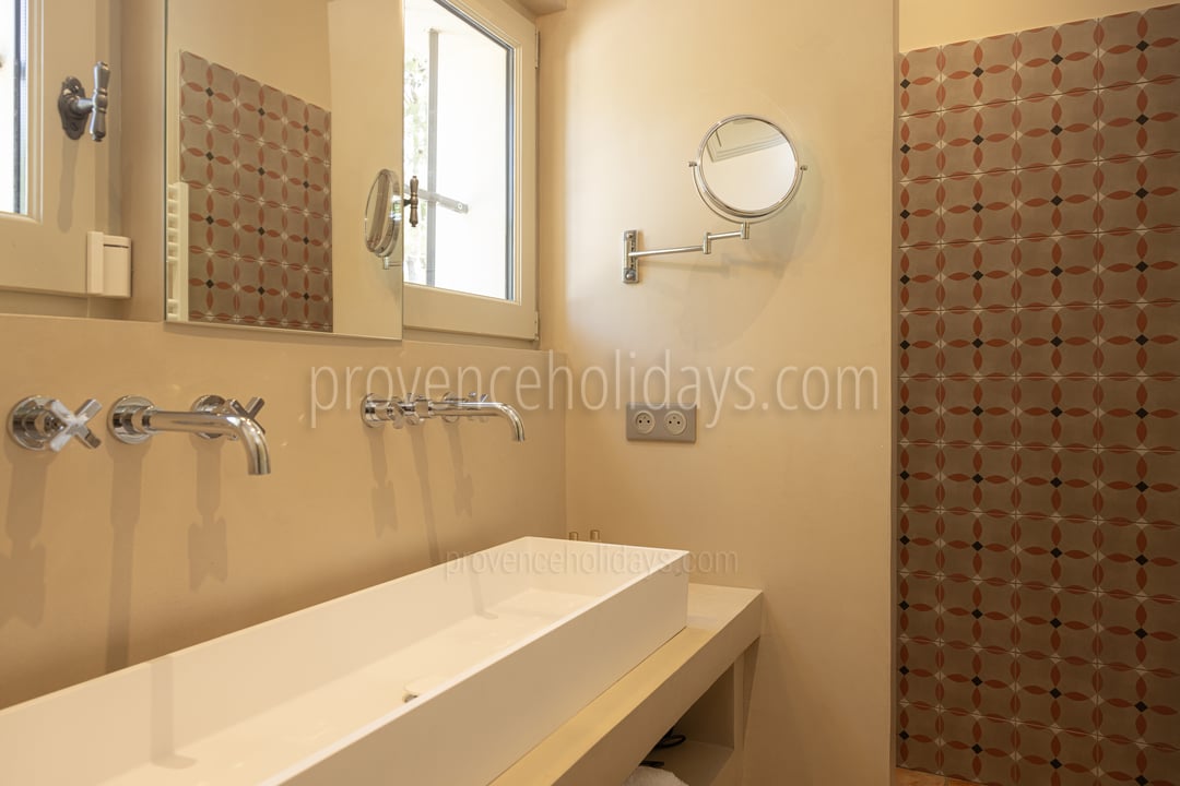 24 - Le Mas des Jardins: Villa: Bathroom