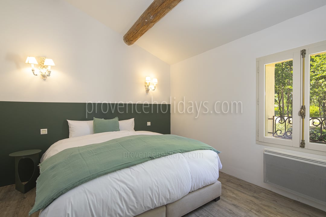42 - Mas du Carlet: Villa: Bedroom