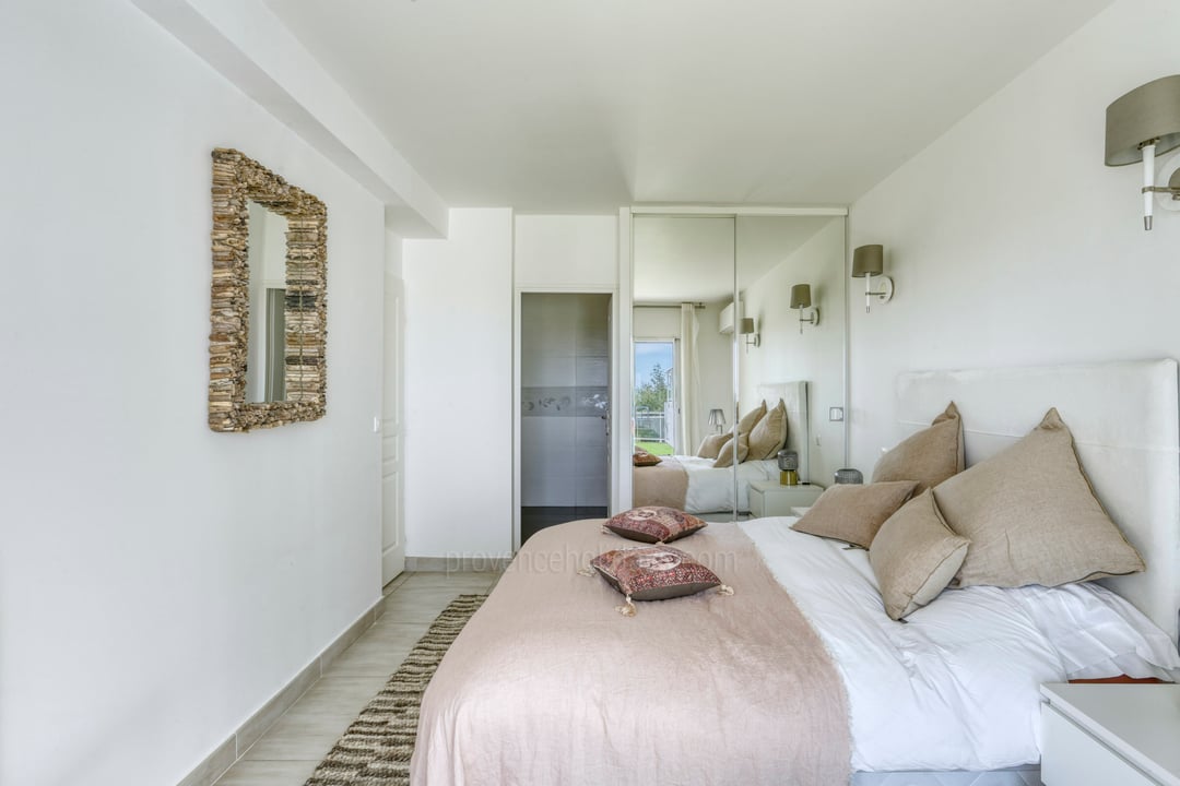 20 - Villa Céline: Villa: Bedroom