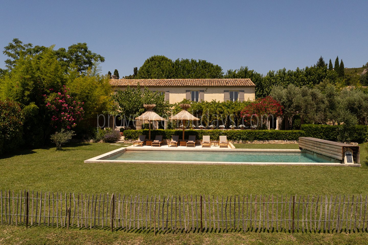 8 - Le Mas des Lauriers: Villa: Exterior