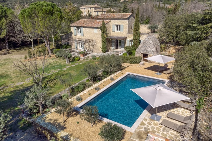 Mas in Provence for 6 people with heated swimming pool