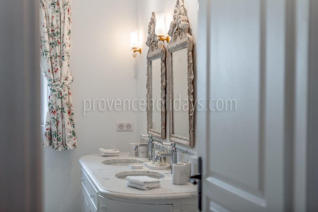31 - Villa Provençale des Orangers: Villa: Bathroom