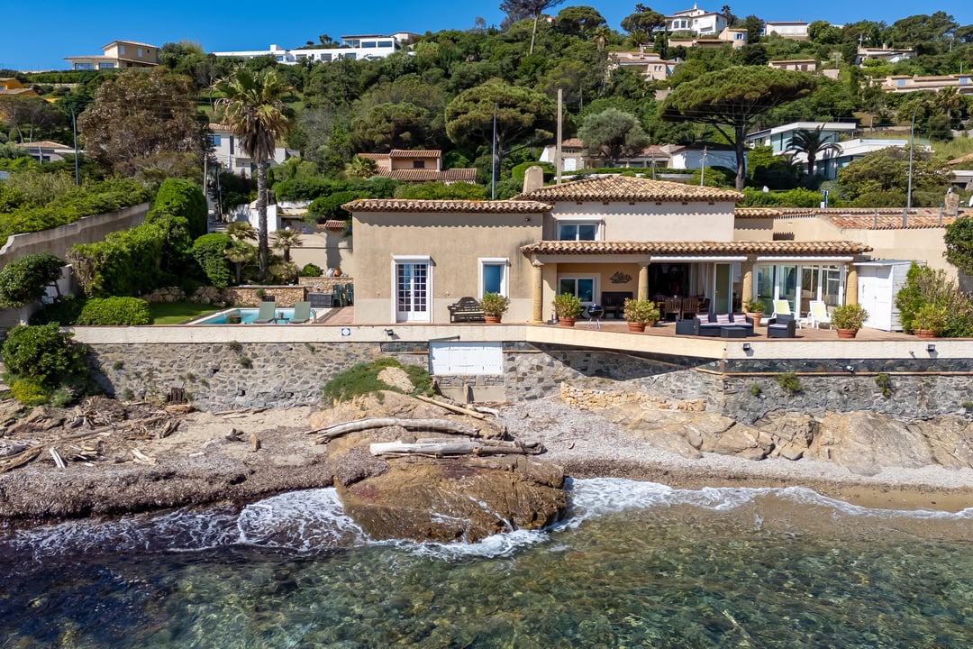 Provencal villa with sea access for sale in Sainte-Maxime