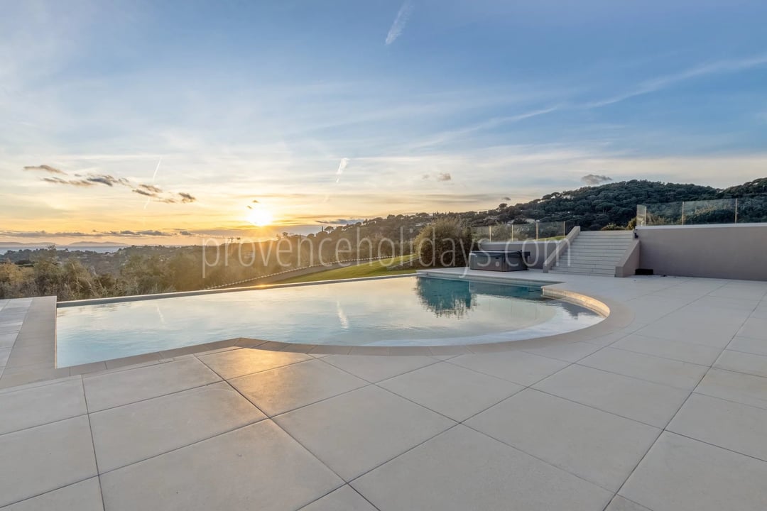 10 - Quiet property in La Croix-Valmer: Villa: Pool
