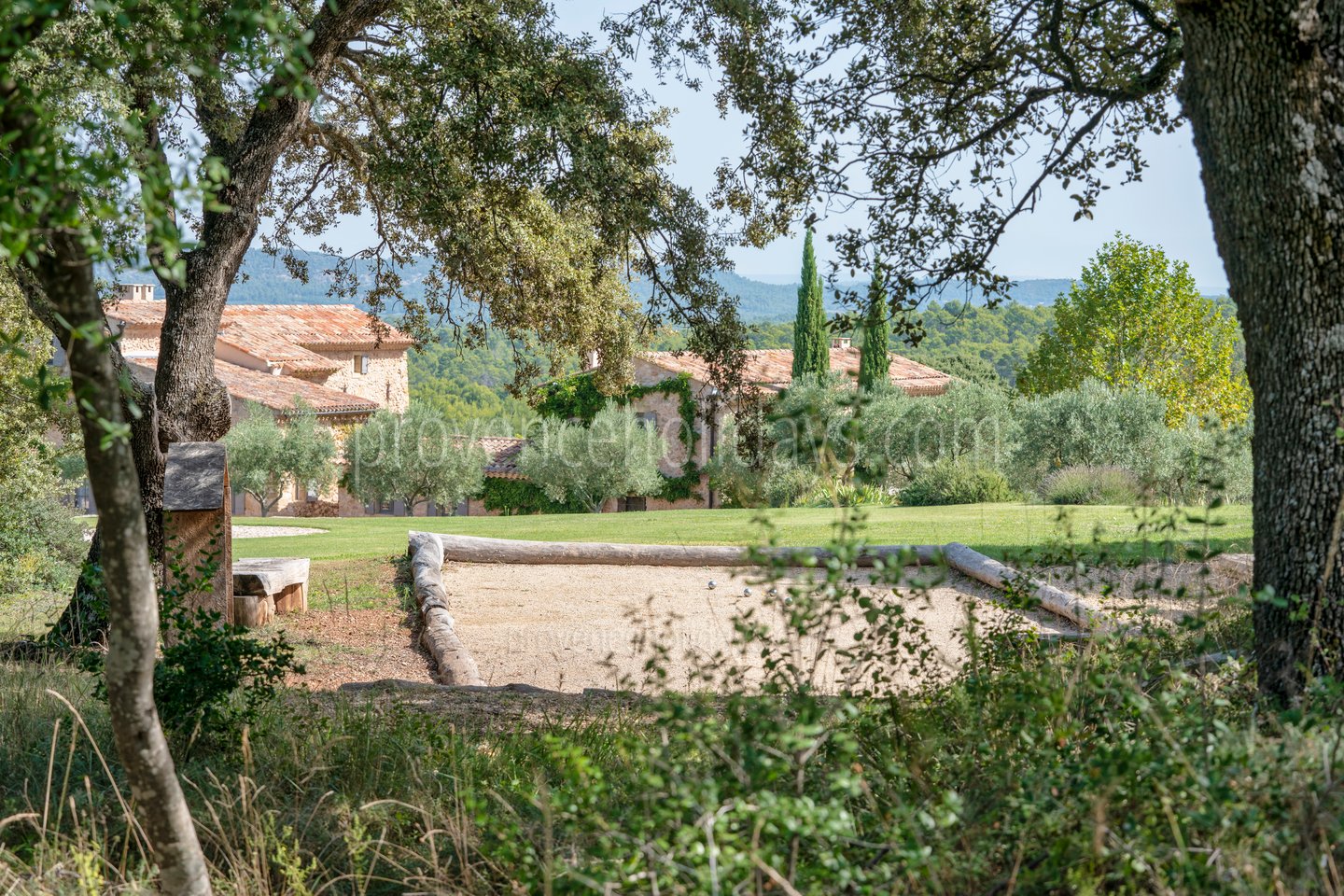 25 - Domaine de la Sainte Victoire: Villa: Exterior