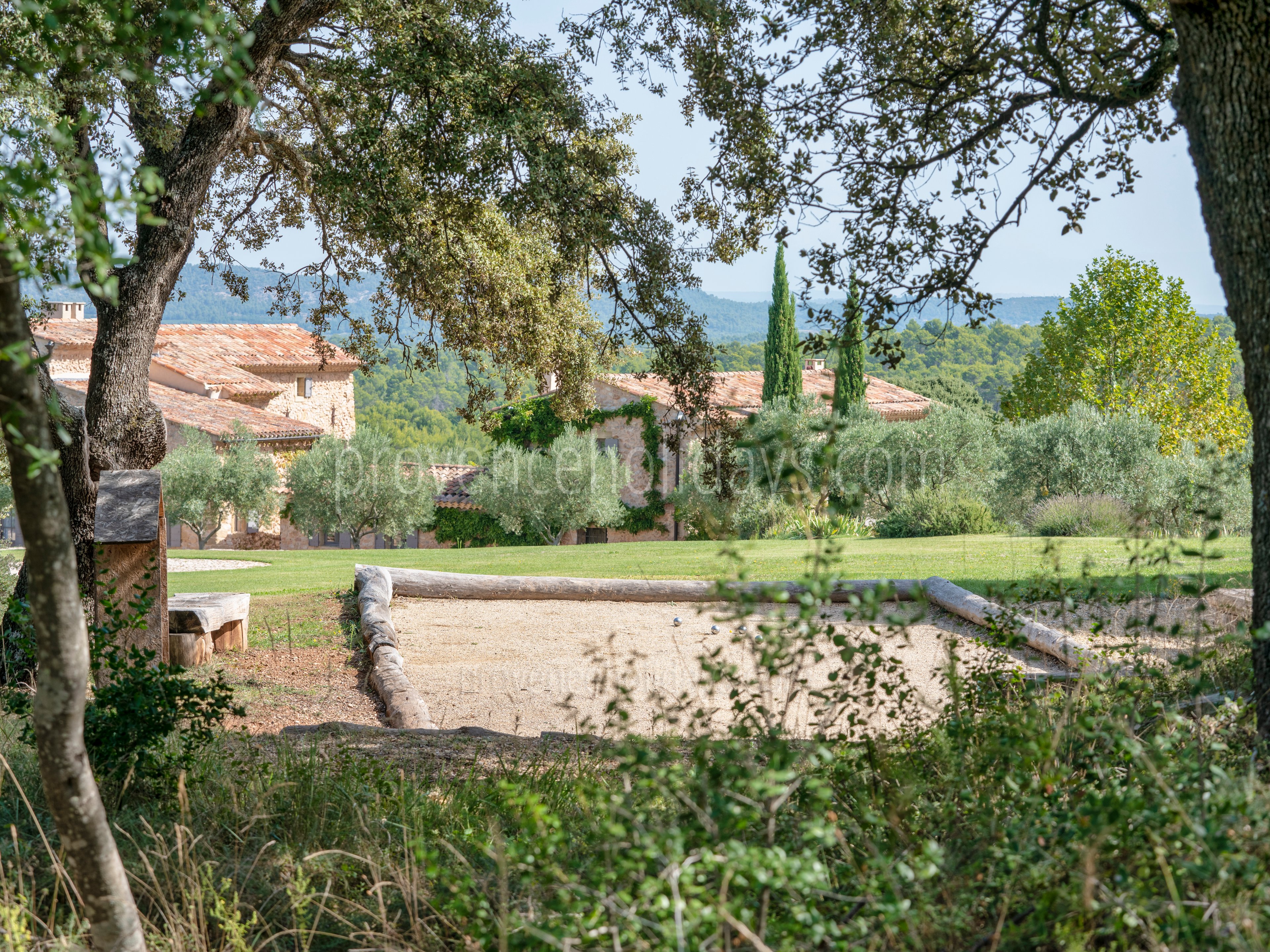 25 - Domaine de la Sainte Victoire: Villa: Exterior