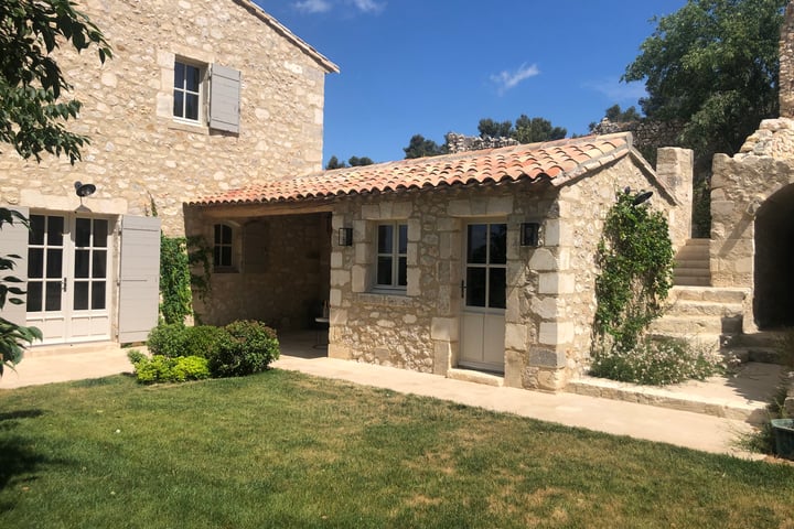 17 - Mas des Baux: Villa: Exterior