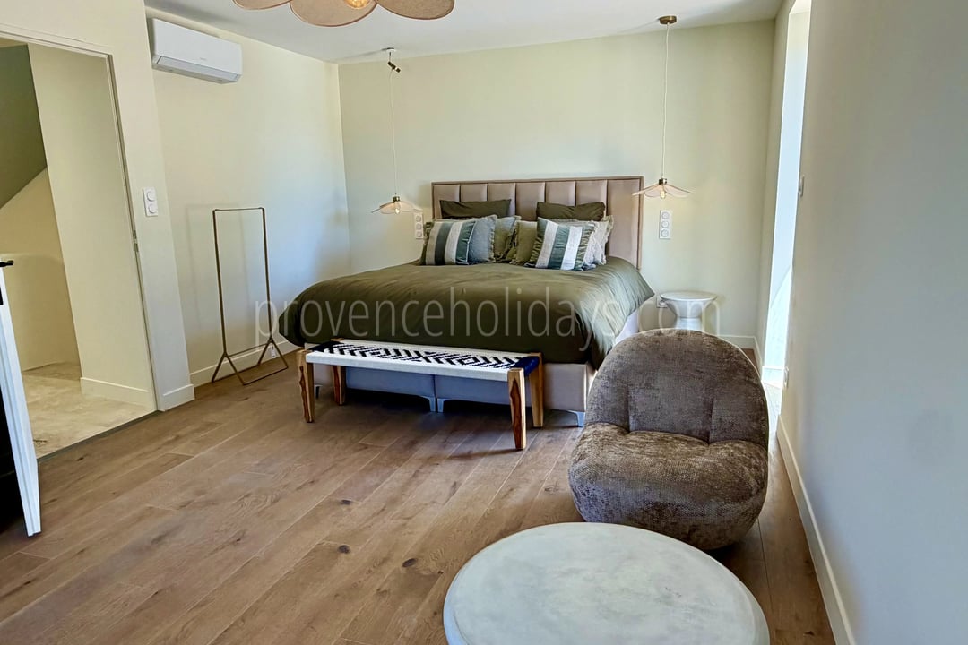 8 - Contemporary house in L\'Isle-sur-la-Sorgue: Villa: Bedroom