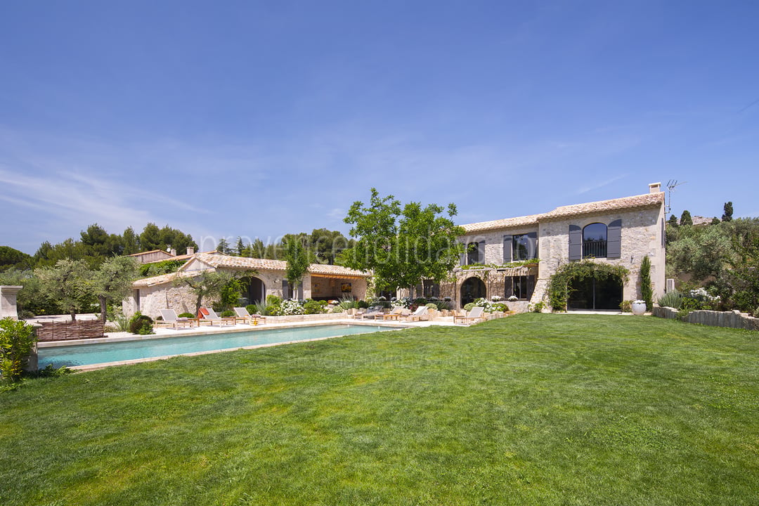 8 - Mas des Cerisiers: Villa: Exterior