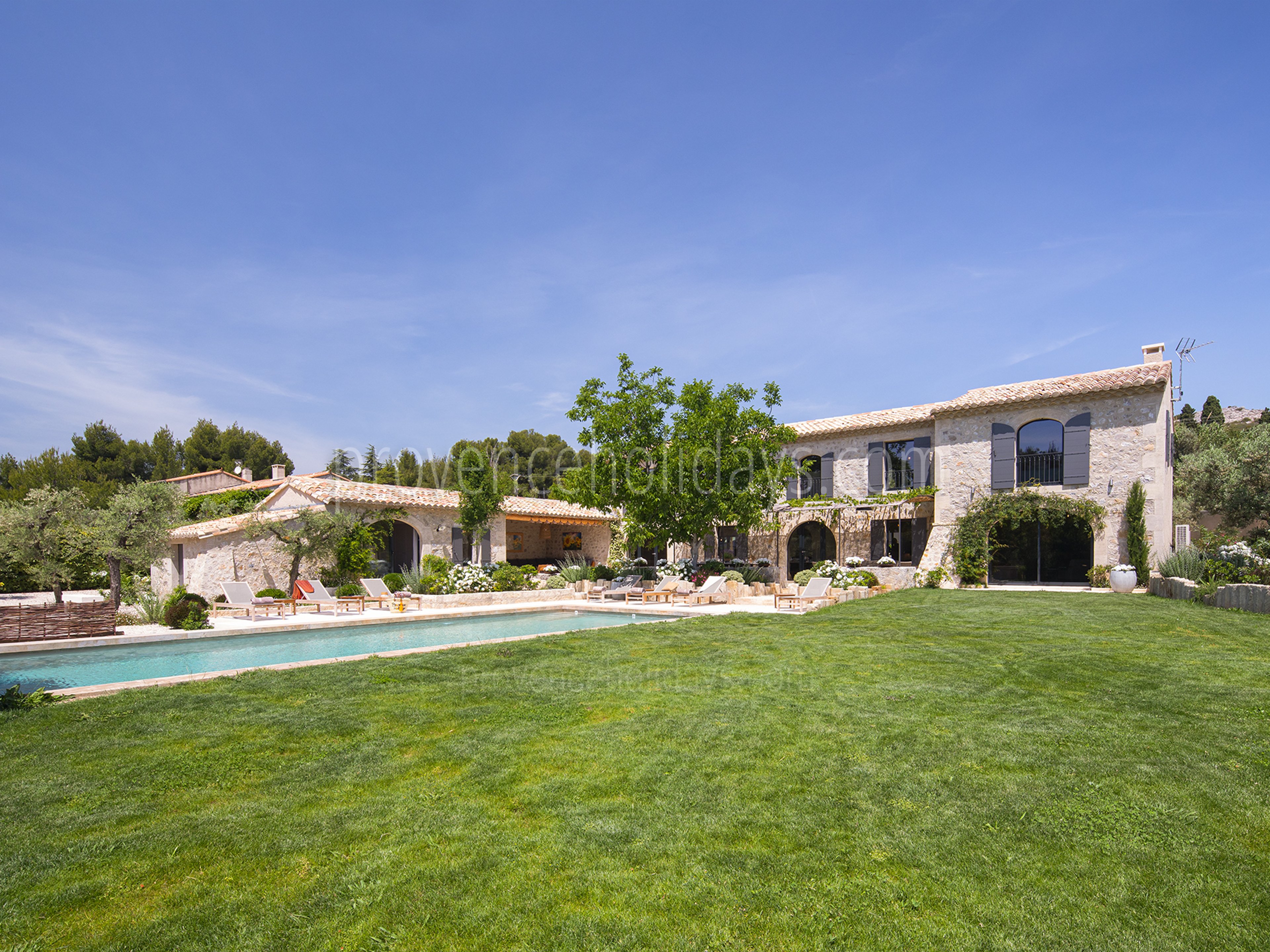 8 - Mas des Cerisiers: Villa: Exterior