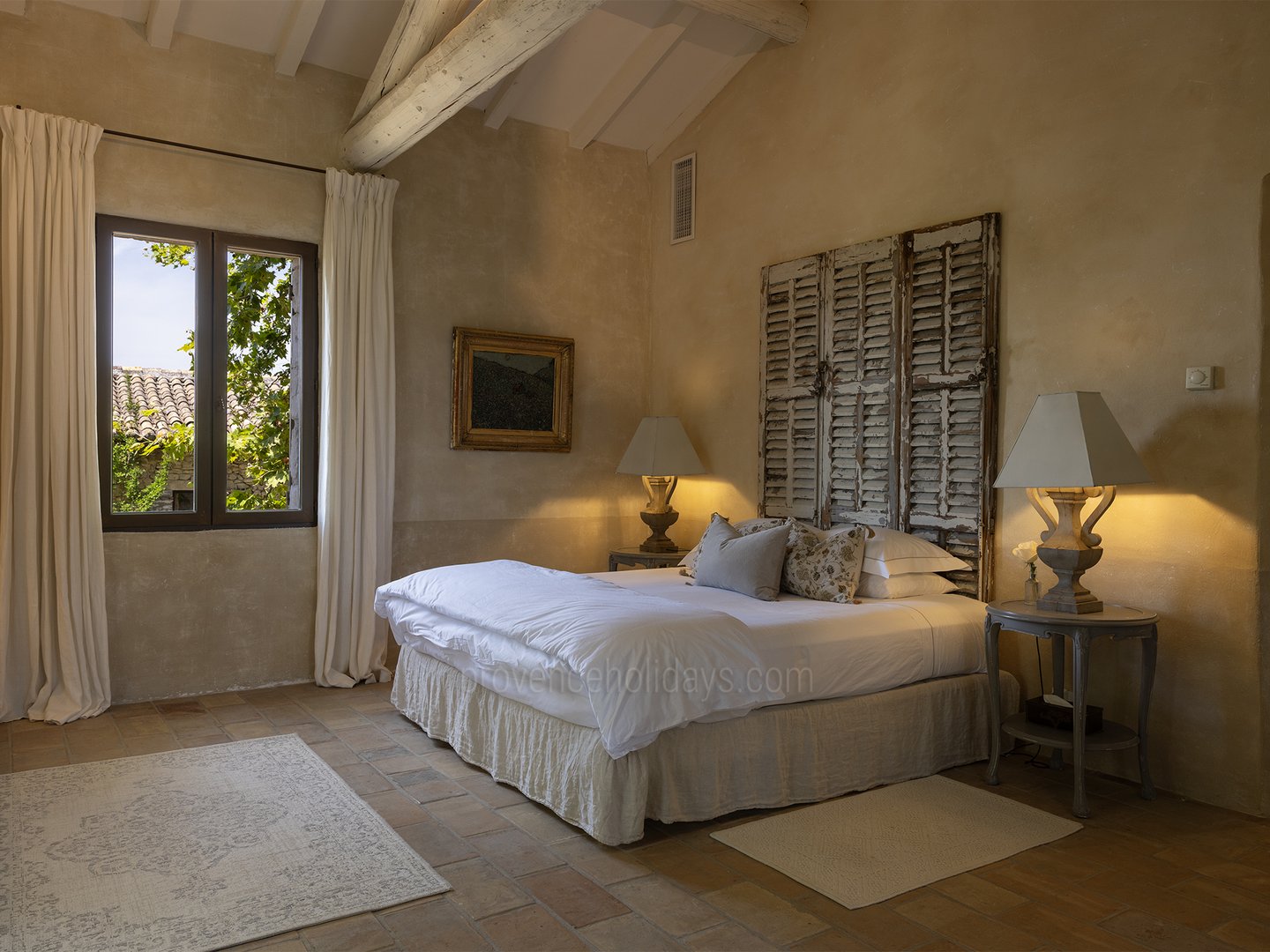 15 - Bastide Provençale: Villa: Bedroom