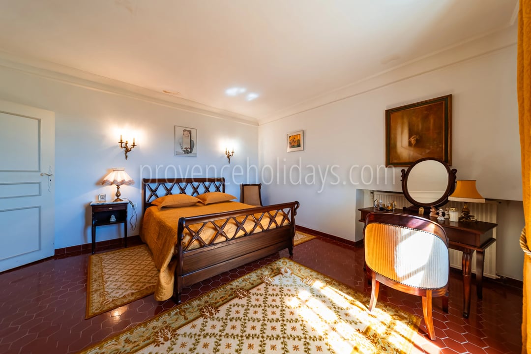 20 - Character mas in Gordes: Villa: Bedroom