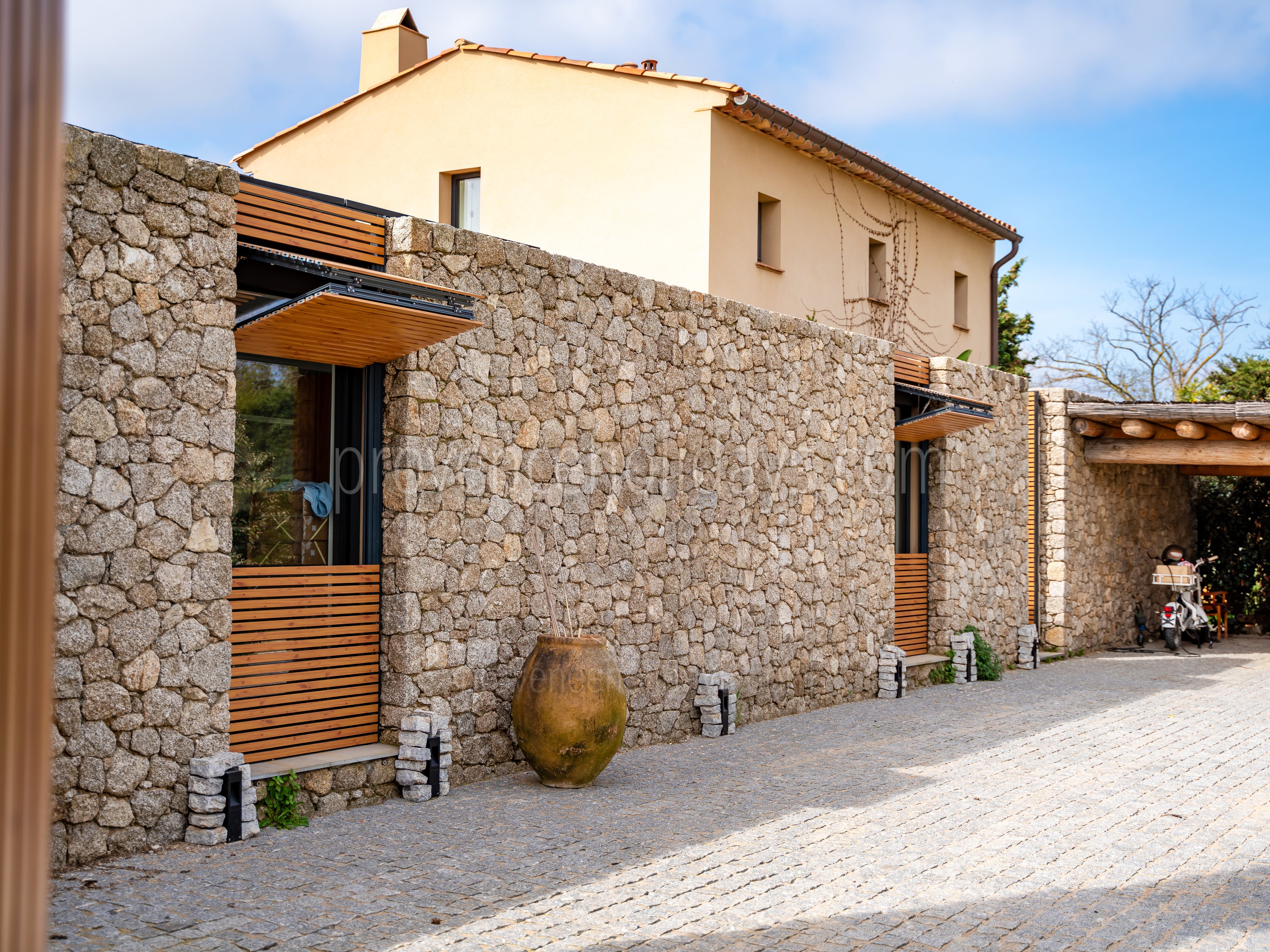 15 - Refuge d\'Azur: Villa: Exterior