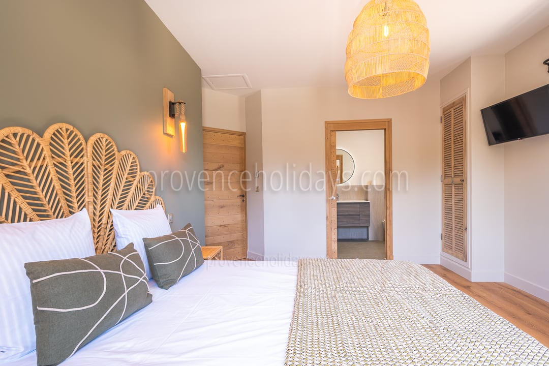 22 - Mas Lucie: Villa: Bedroom