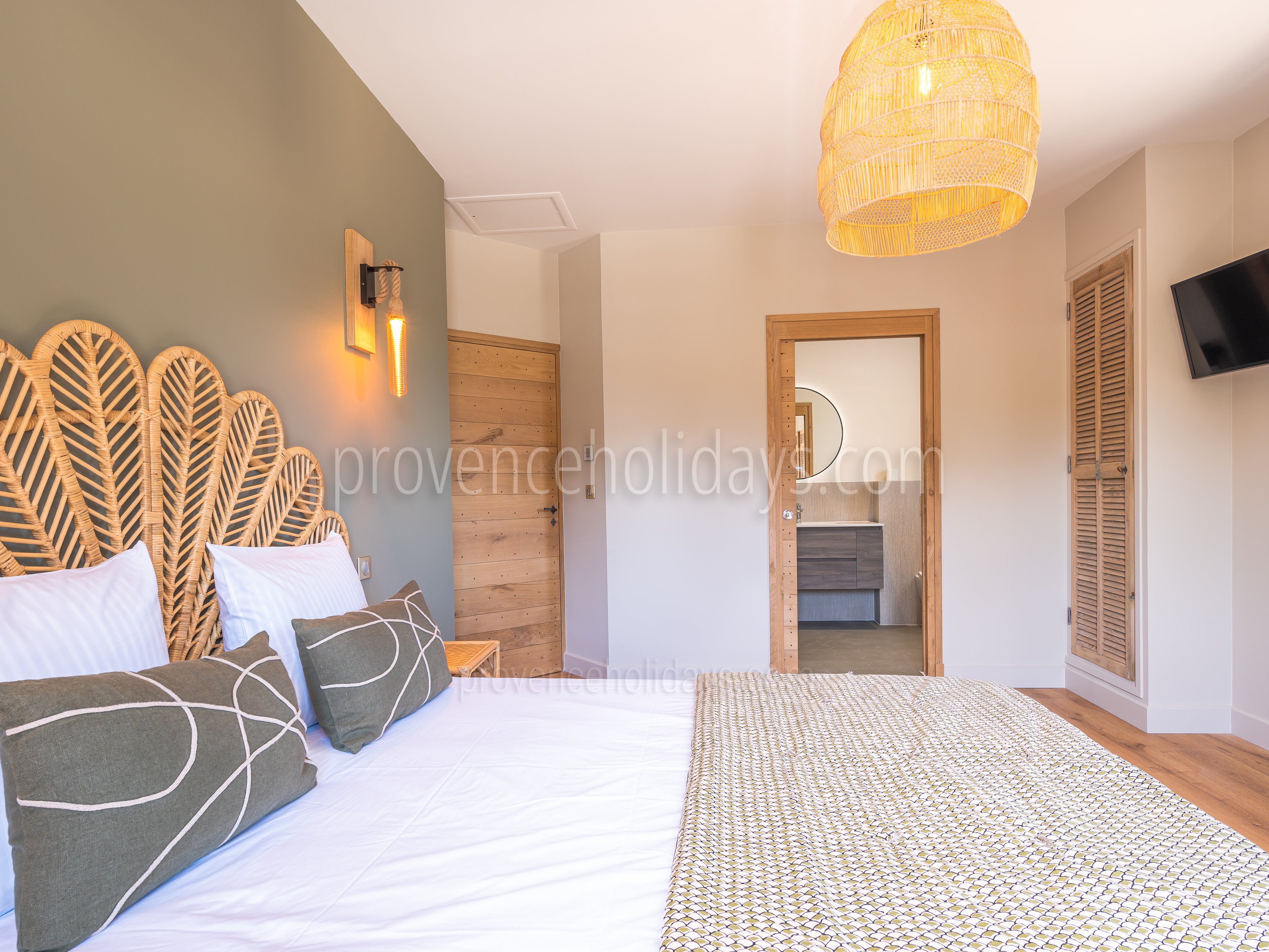 22 - Mas Lucie: Villa: Bedroom