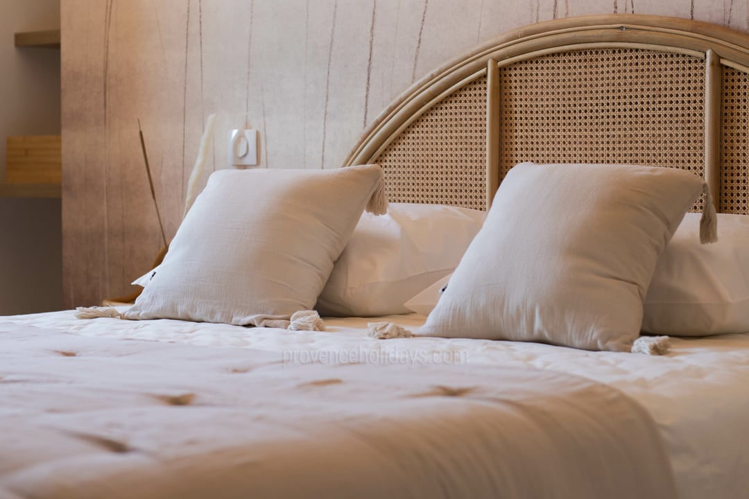 38 - Bastide Leontin: Villa: Bedroom