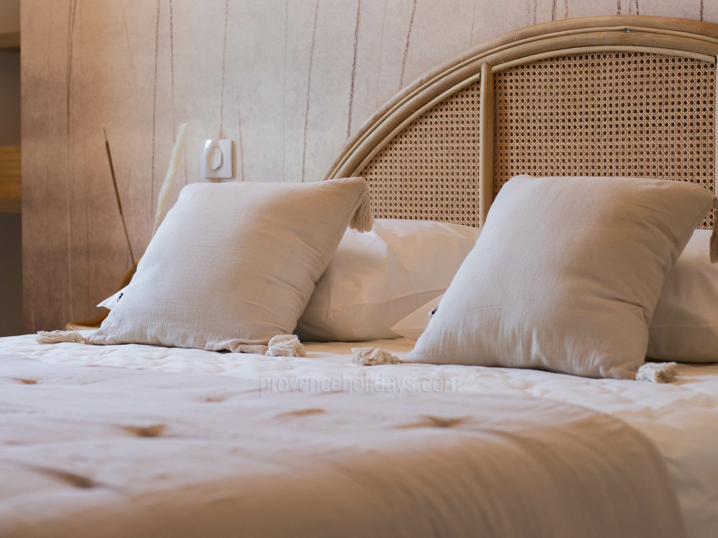 38 - Bastide Leontin: Villa: Bedroom