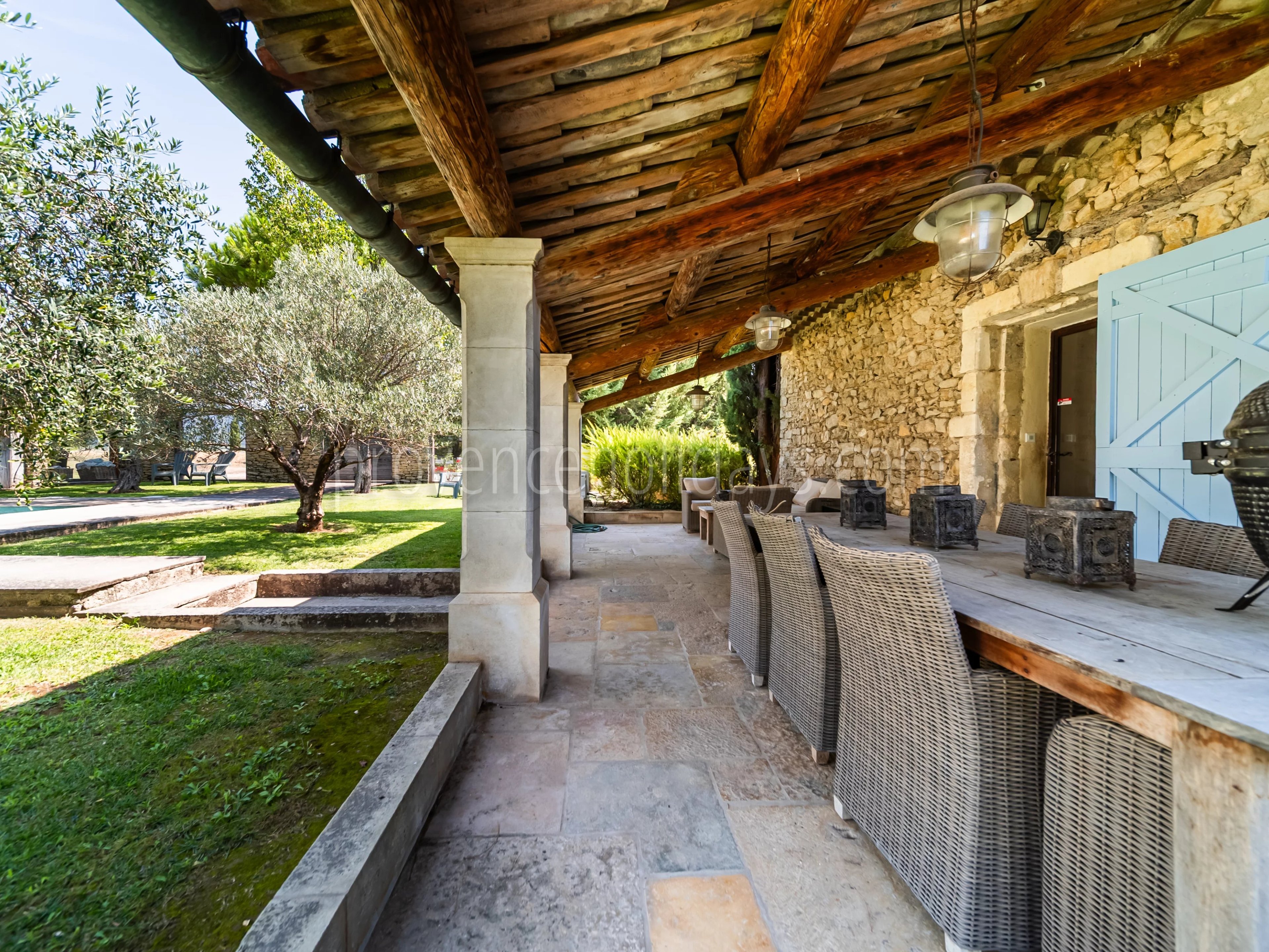 21 - Hameau en pierre à L\'Isle-sur-la-Sorgue: Villa: Exterior