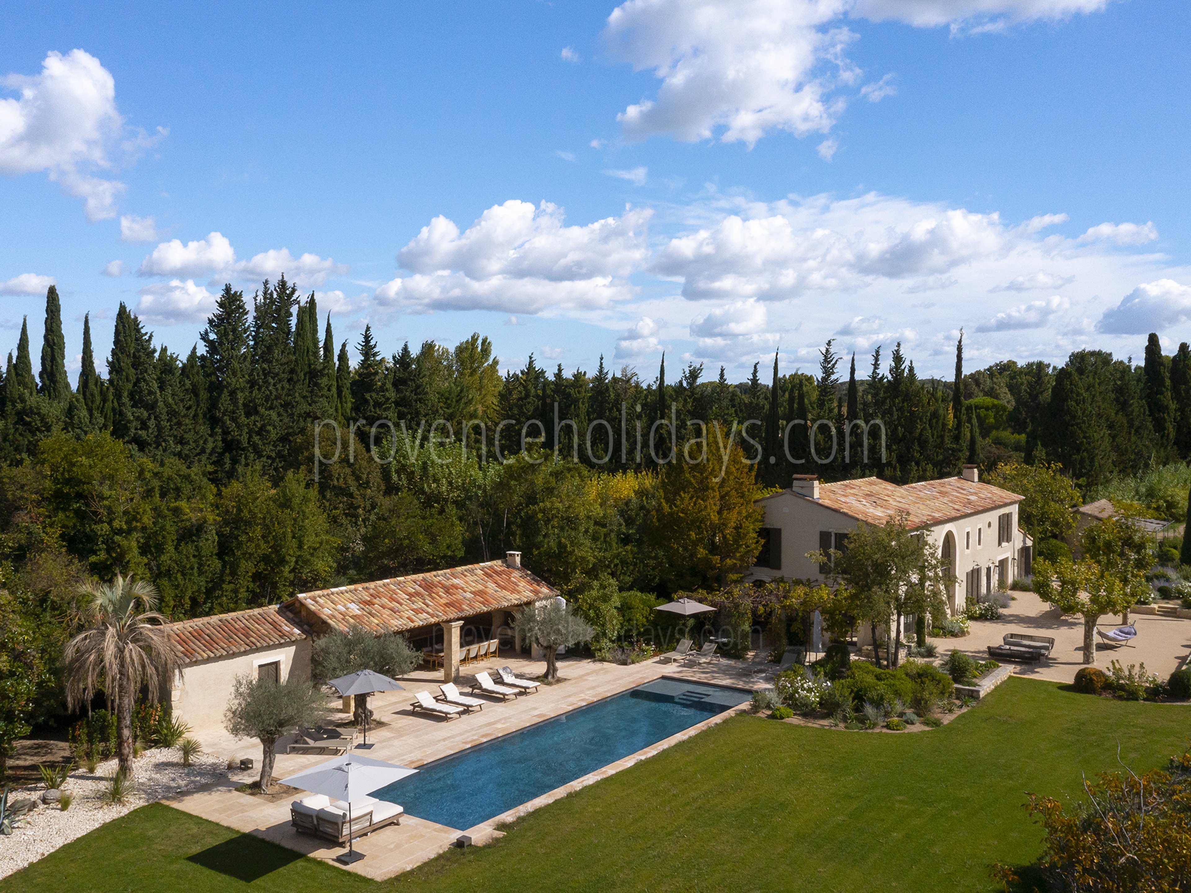 1 - Mas du Paradis: Villa: Exterior
