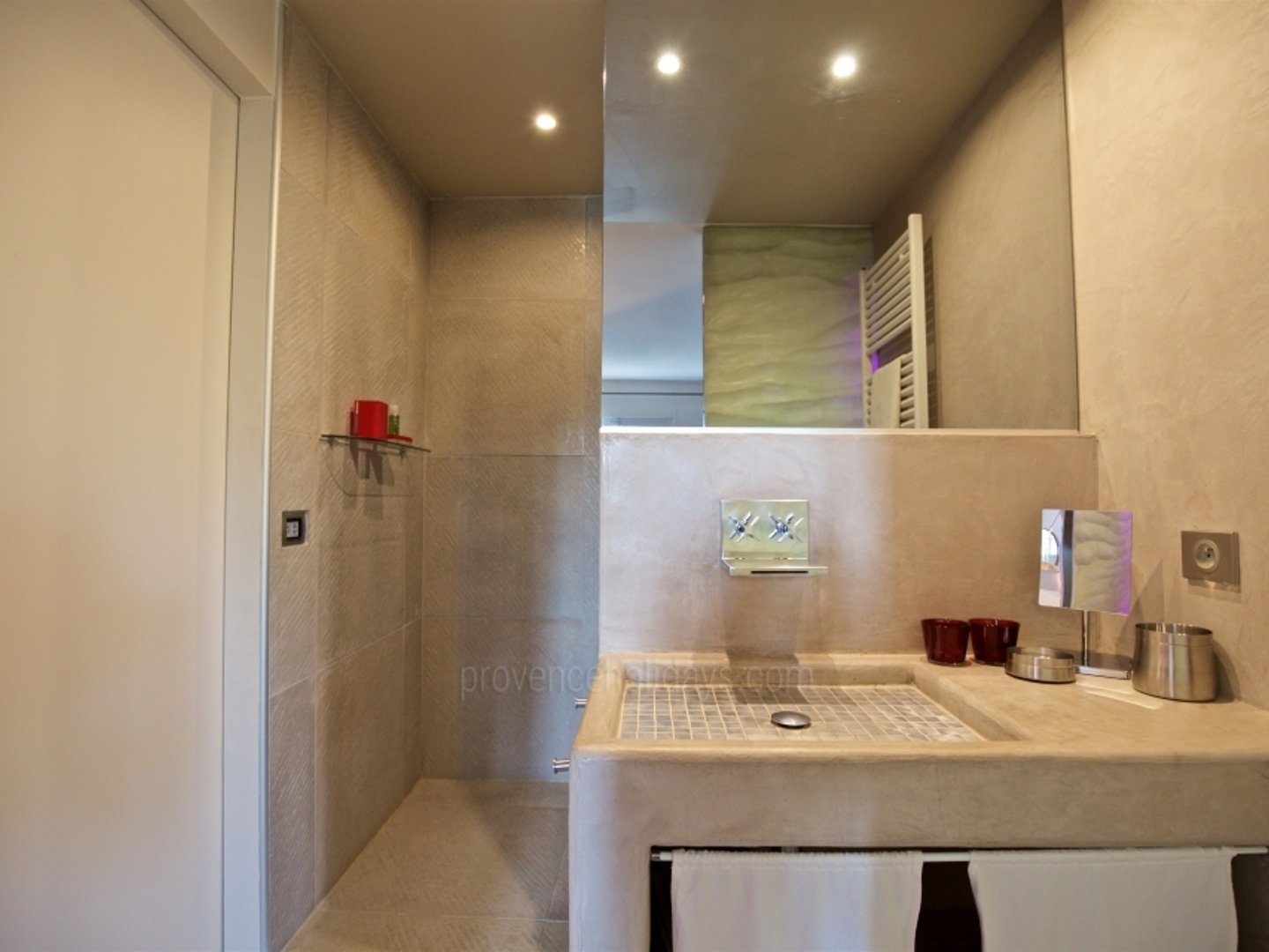 35 - La Maison des Alpilles: Villa: Bathroom