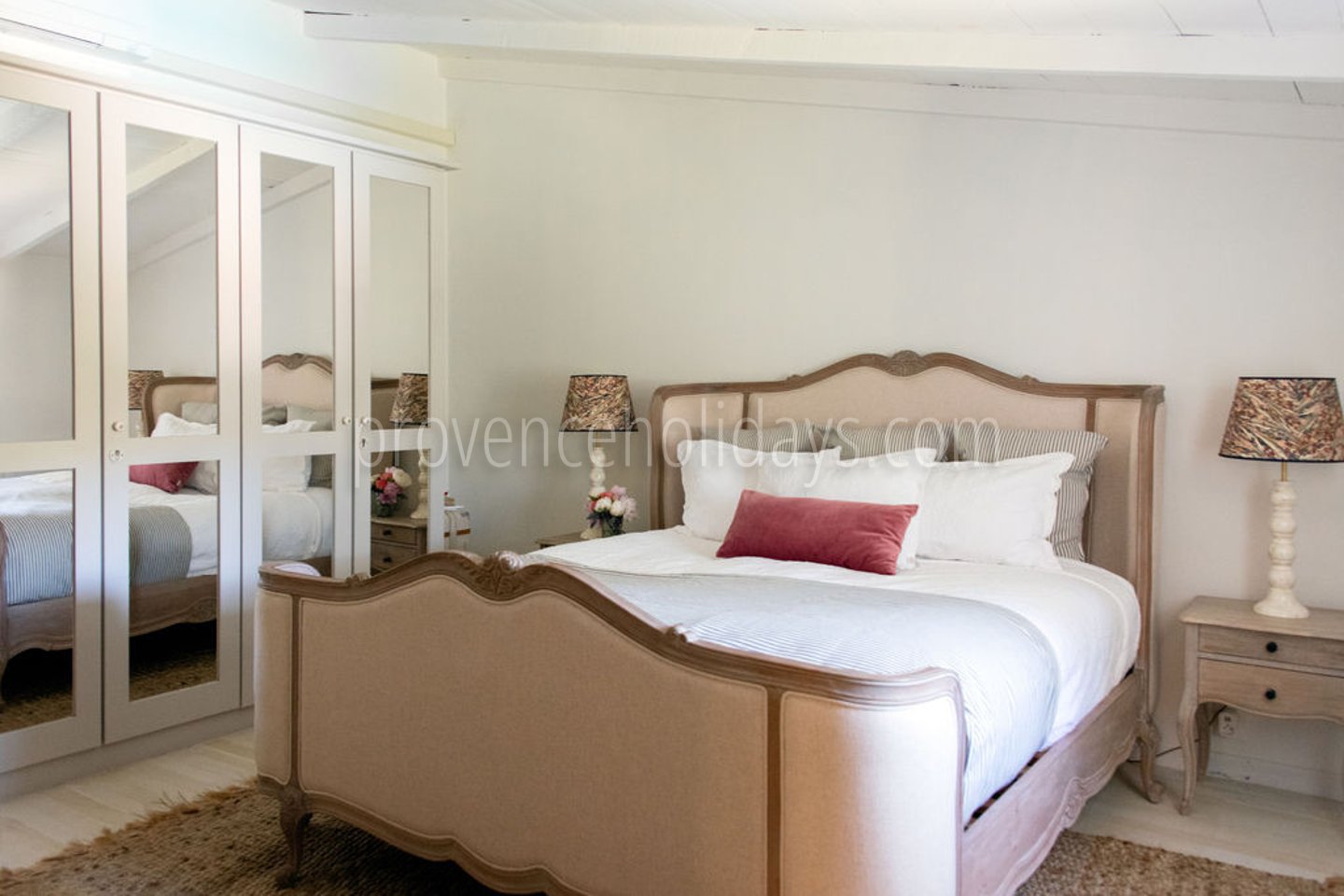 56 - Mas Mouriès: Villa: Bedroom