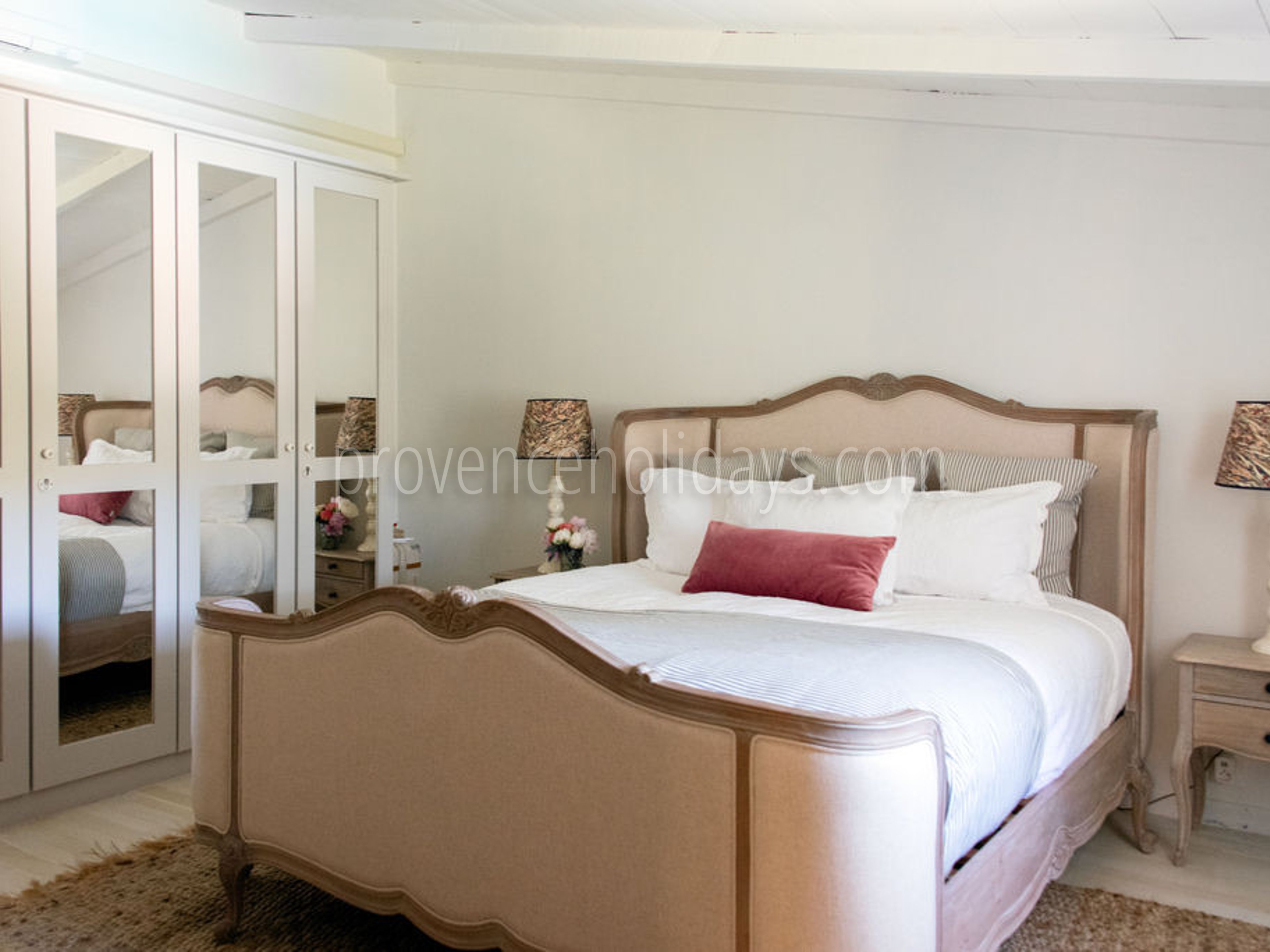 56 - Mas Mouriès: Villa: Bedroom