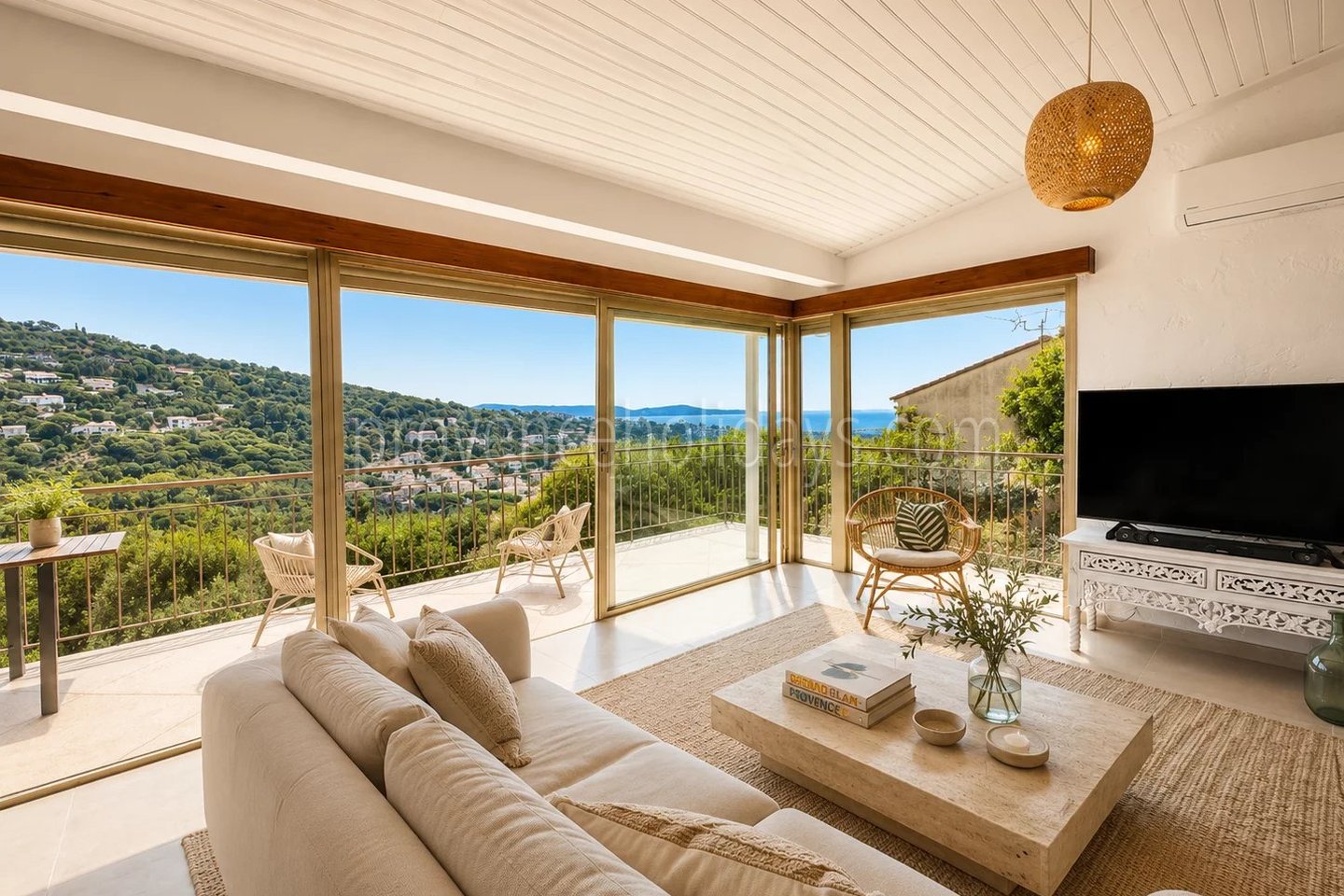 3 - Villa with pool in Cavalaire-sur-Mer: Villa: Interior