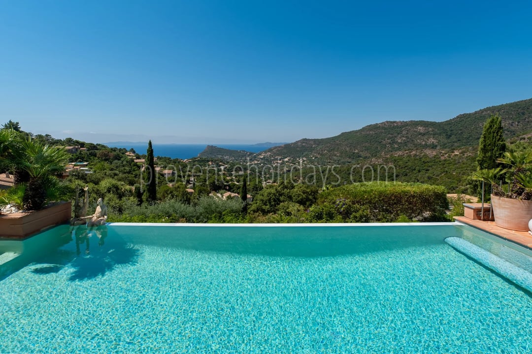 7 - Zeitgenössische Villa in Rayol-Canadel-sur-Mer: Villa: Pool