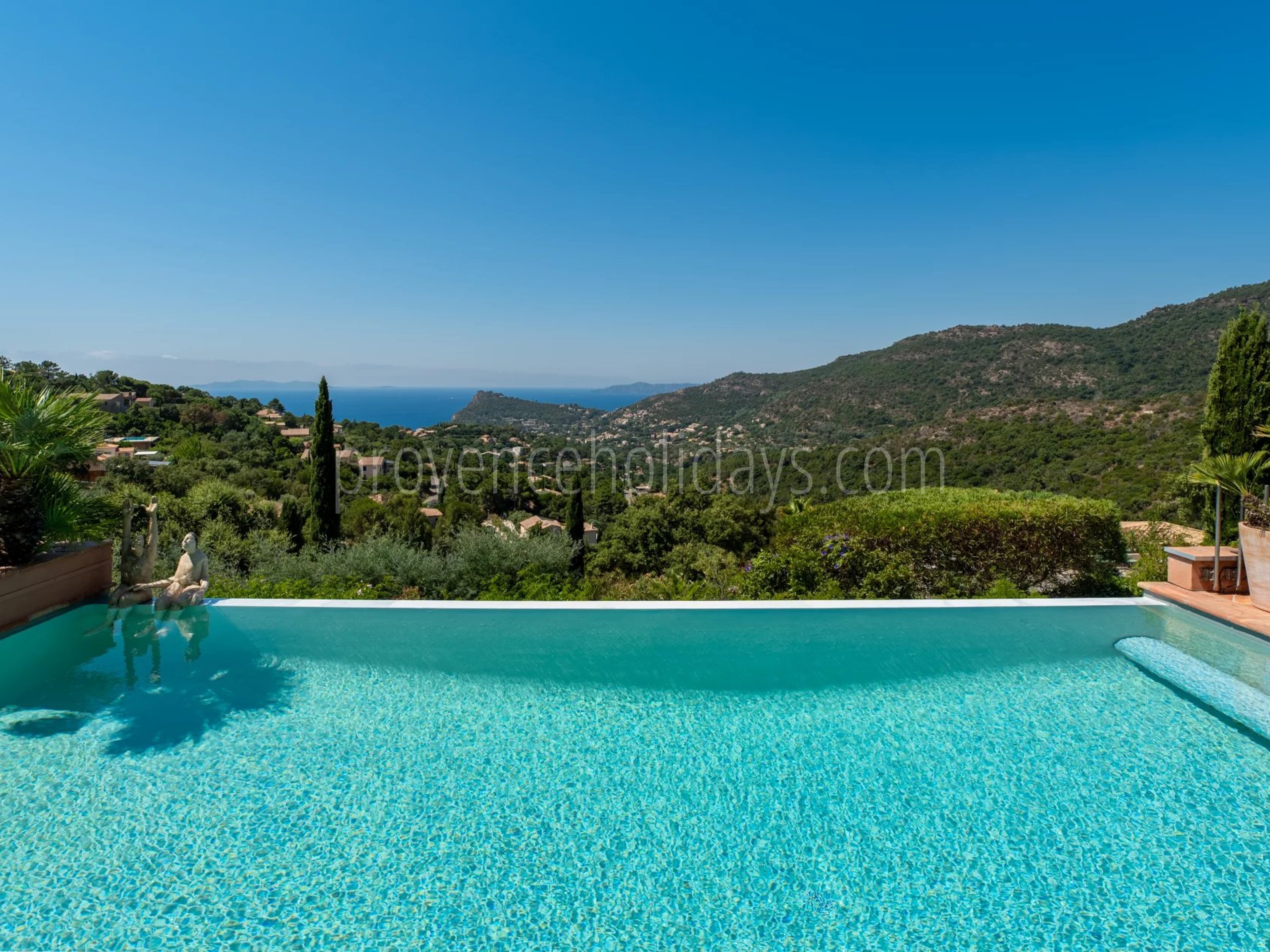 7 - Zeitgenössische Villa in Rayol-Canadel-sur-Mer: Villa: Pool