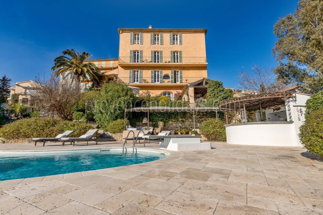 17 - Karakteristiek huis in Cap Bénat: Villa: Pool
