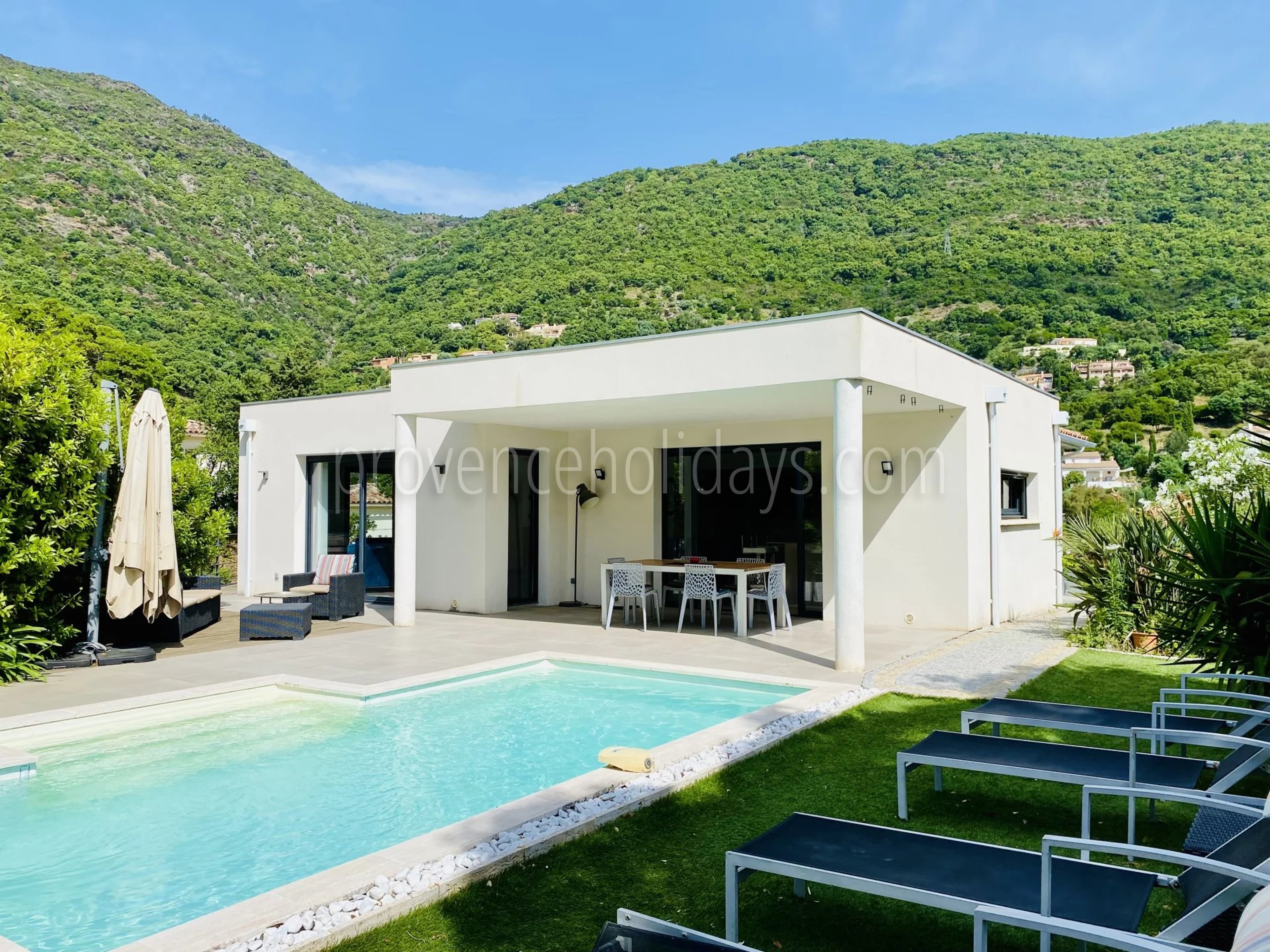 5 - Villa met zelfstandige ruimte in Cavalaire-sur-Mer: Villa: Pool